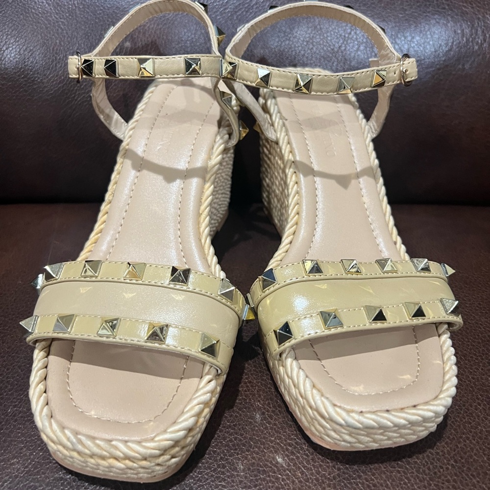 Valentino Garavani size 38 sandals